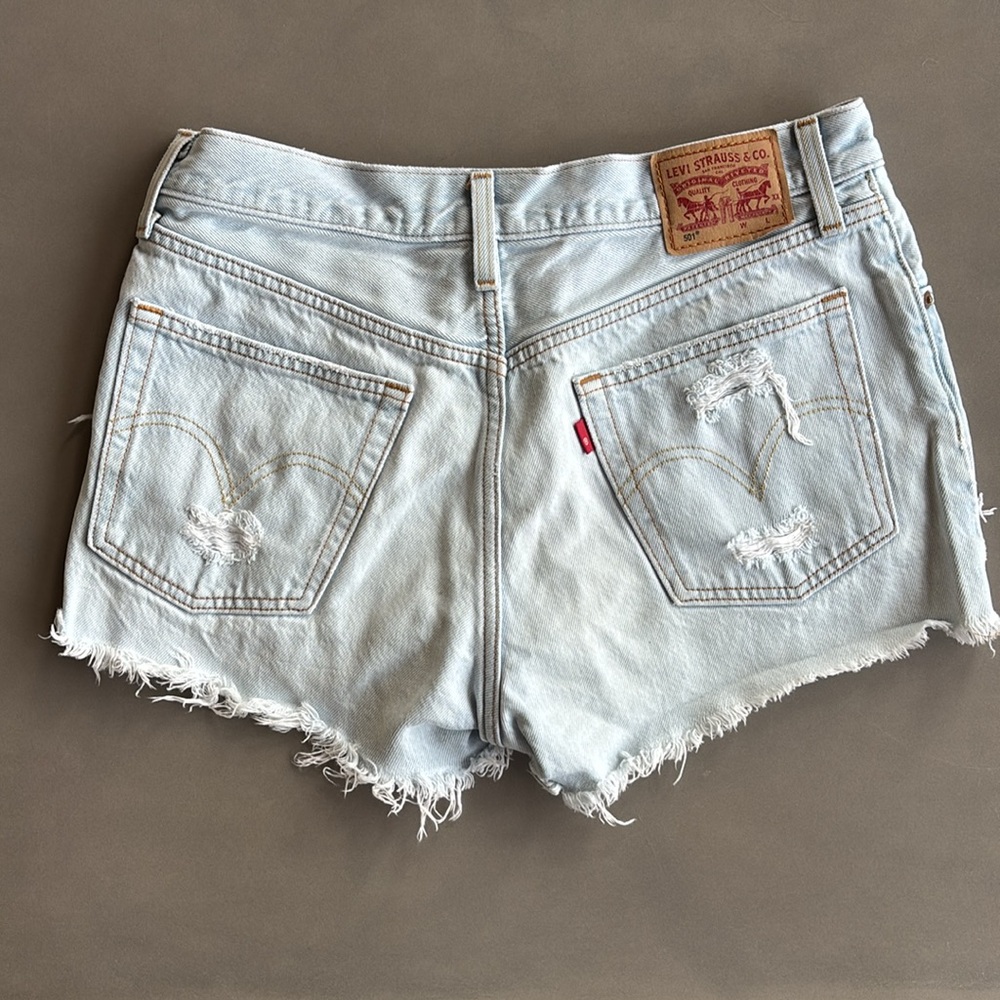 Levi’s Denim Jean Shorts. W28